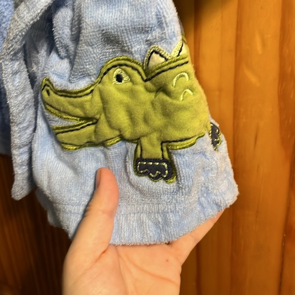 Super cute bath robe size 0-9 months by Carter’s - Picture 3 of 4